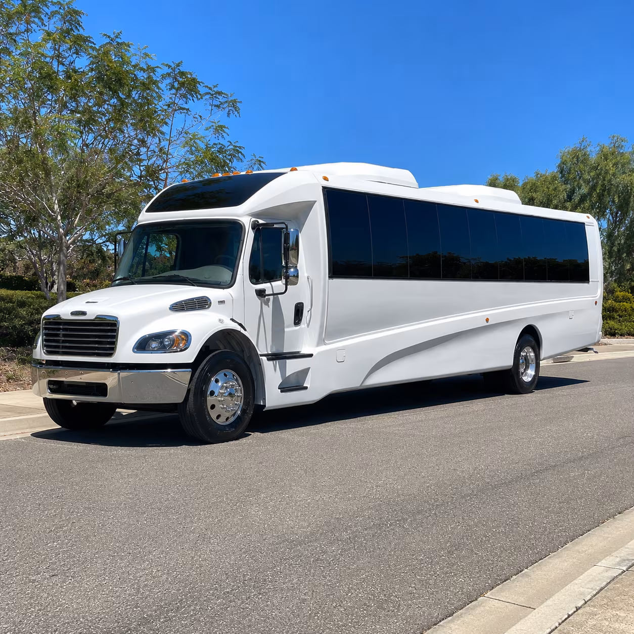 santa monica 28 passenger minibus